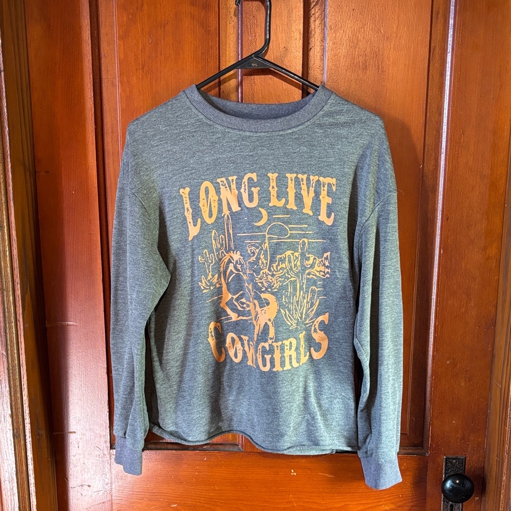 Gray 'Long Live Cowgirls' women’s shirt